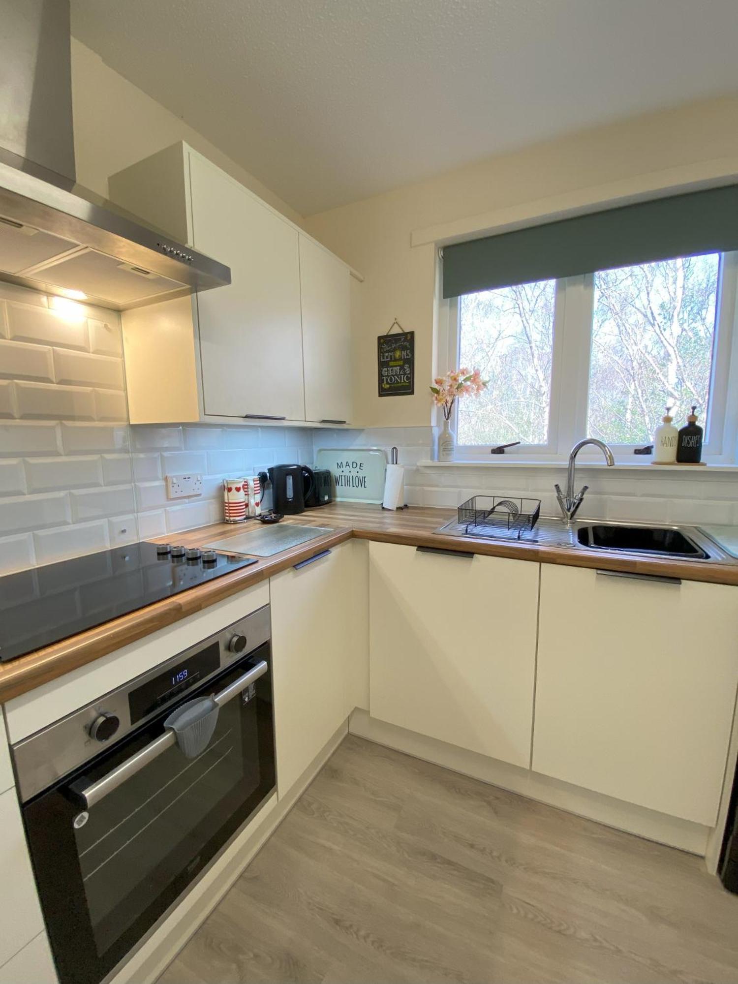 Treetops - Bright 2 Bed Flat - Super Location Appartement *